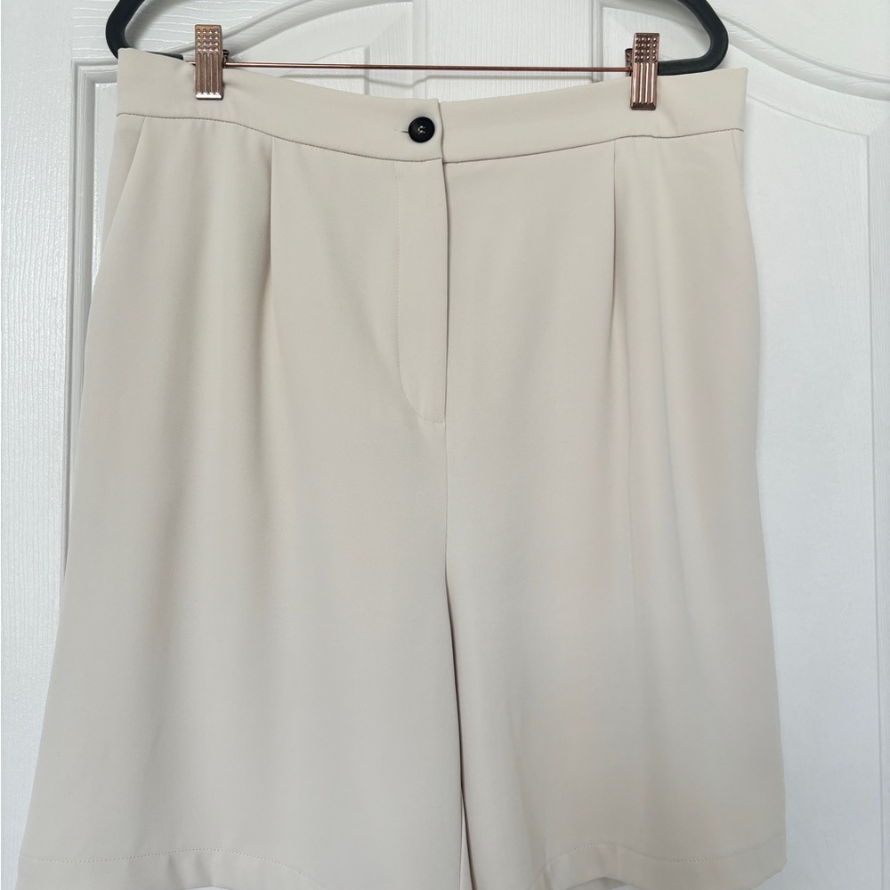 MELLODAY Cream Tailored Pleat Front Bermuda Shorts
